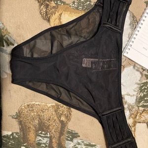 VS/ pink strappy cheekini